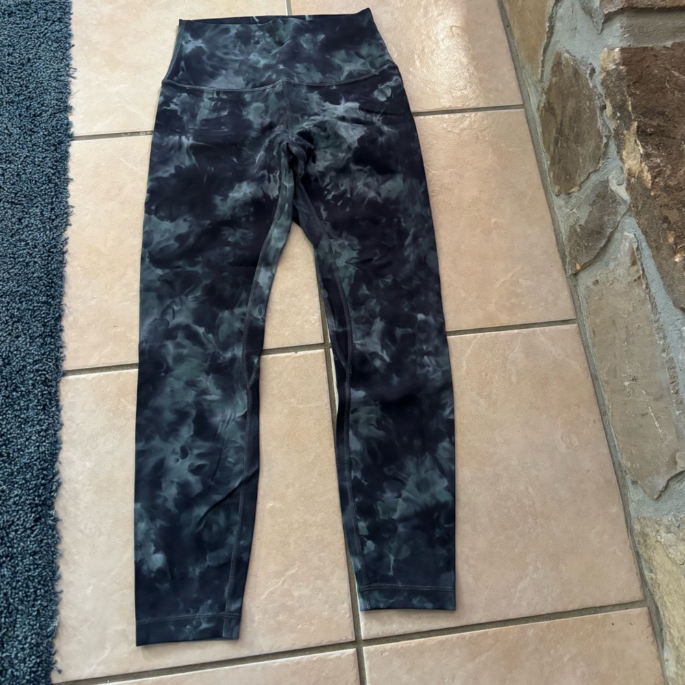 Lululemon Blue Diamond Dye Leggings size 6